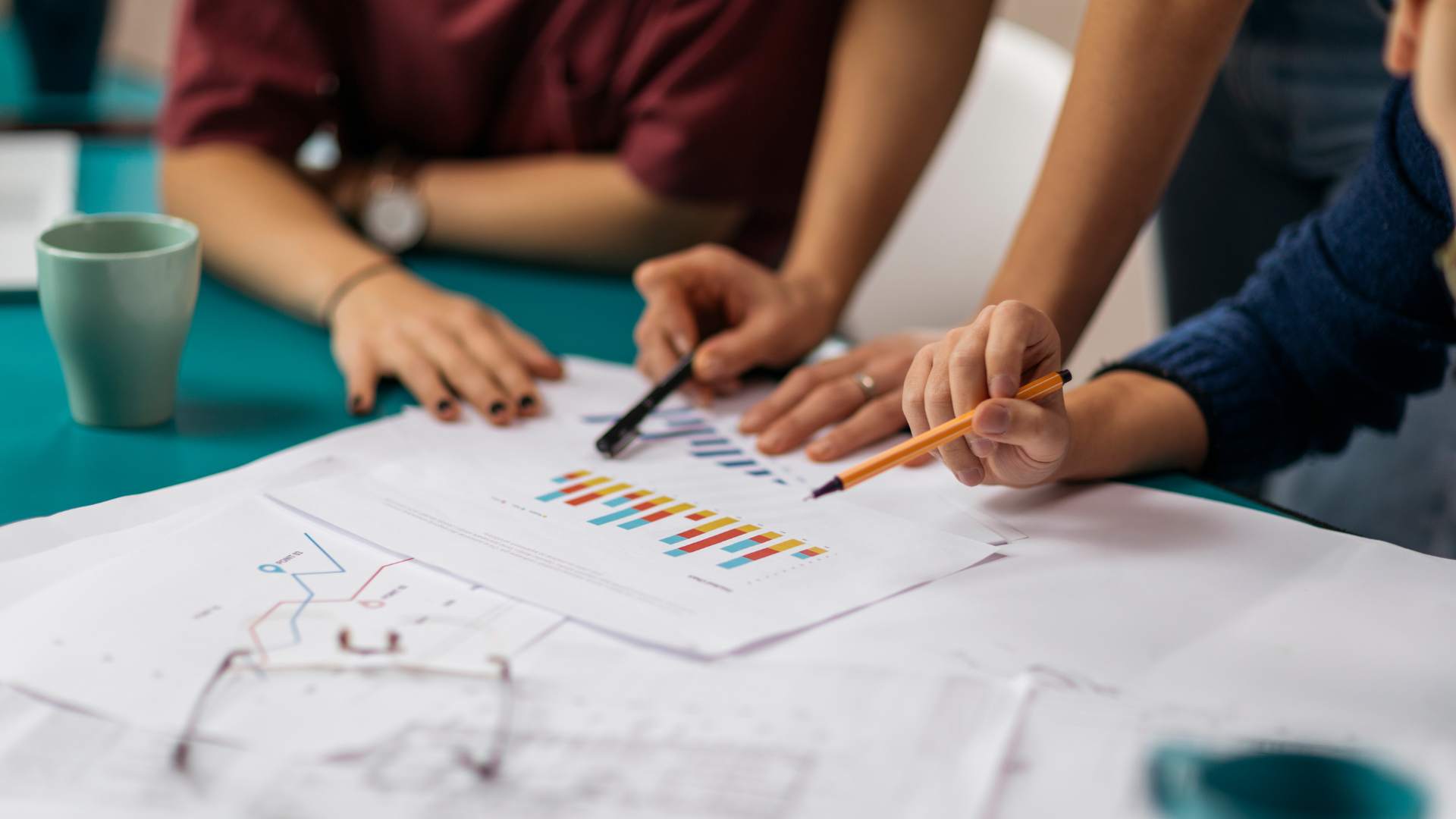 how often to update a sales forecast featured image how often to update a sales forecast featured image