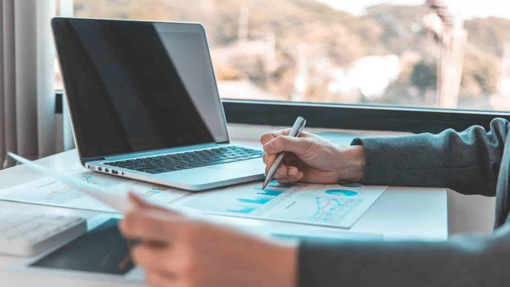 how to build a sales forecasting framework featured image
