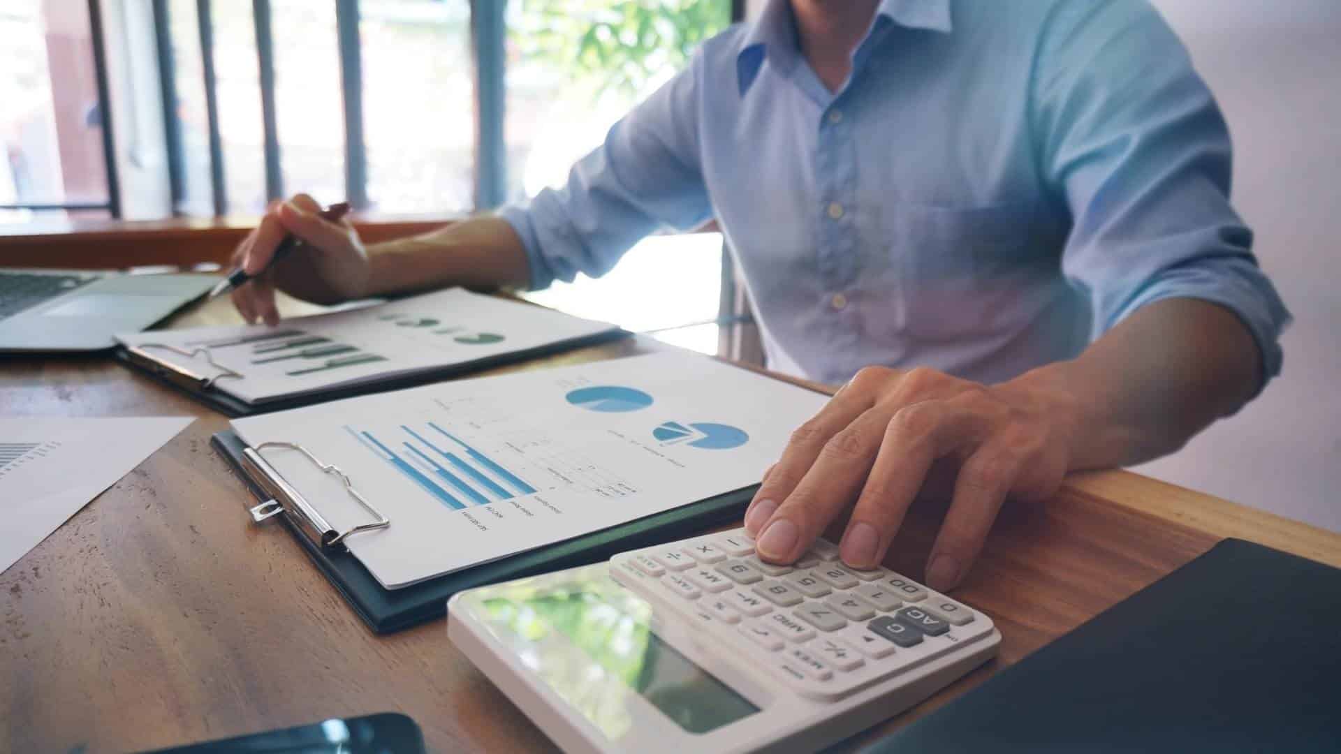 sales compensation SMB vs enterprise sales compensation SMB vs enterprise featured image