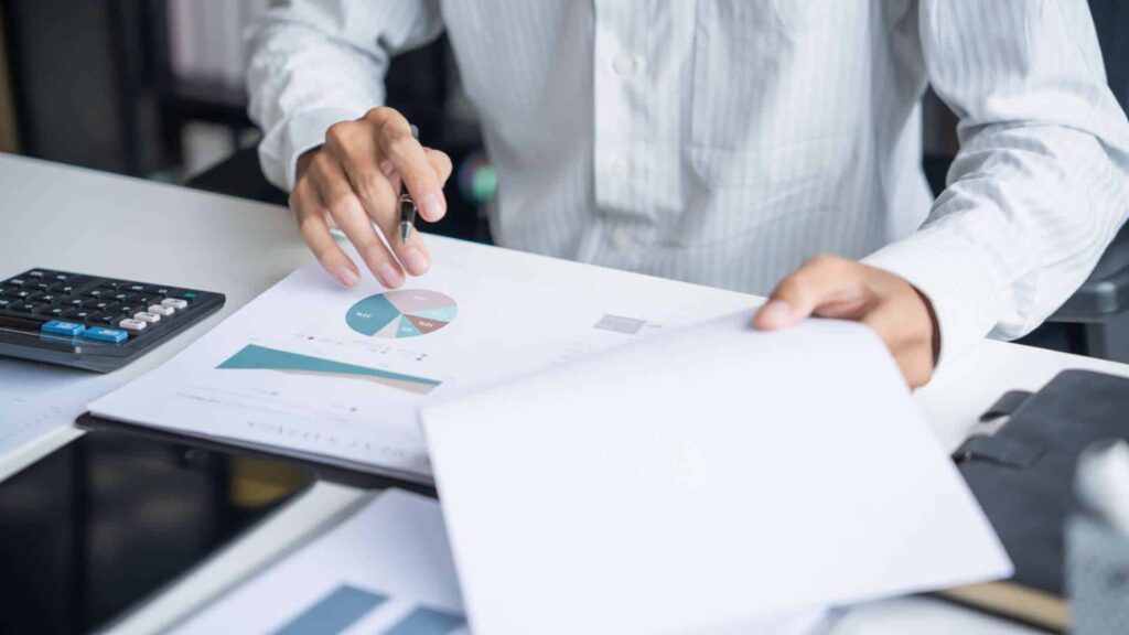enterprise AE compensation benchmarks featured image