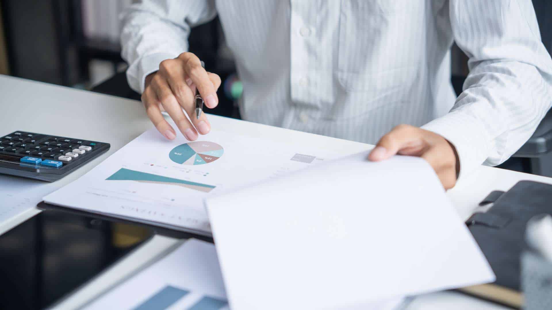 enterprise AE compensation benchmarks featured image enterprise AE compensation benchmarks featured image