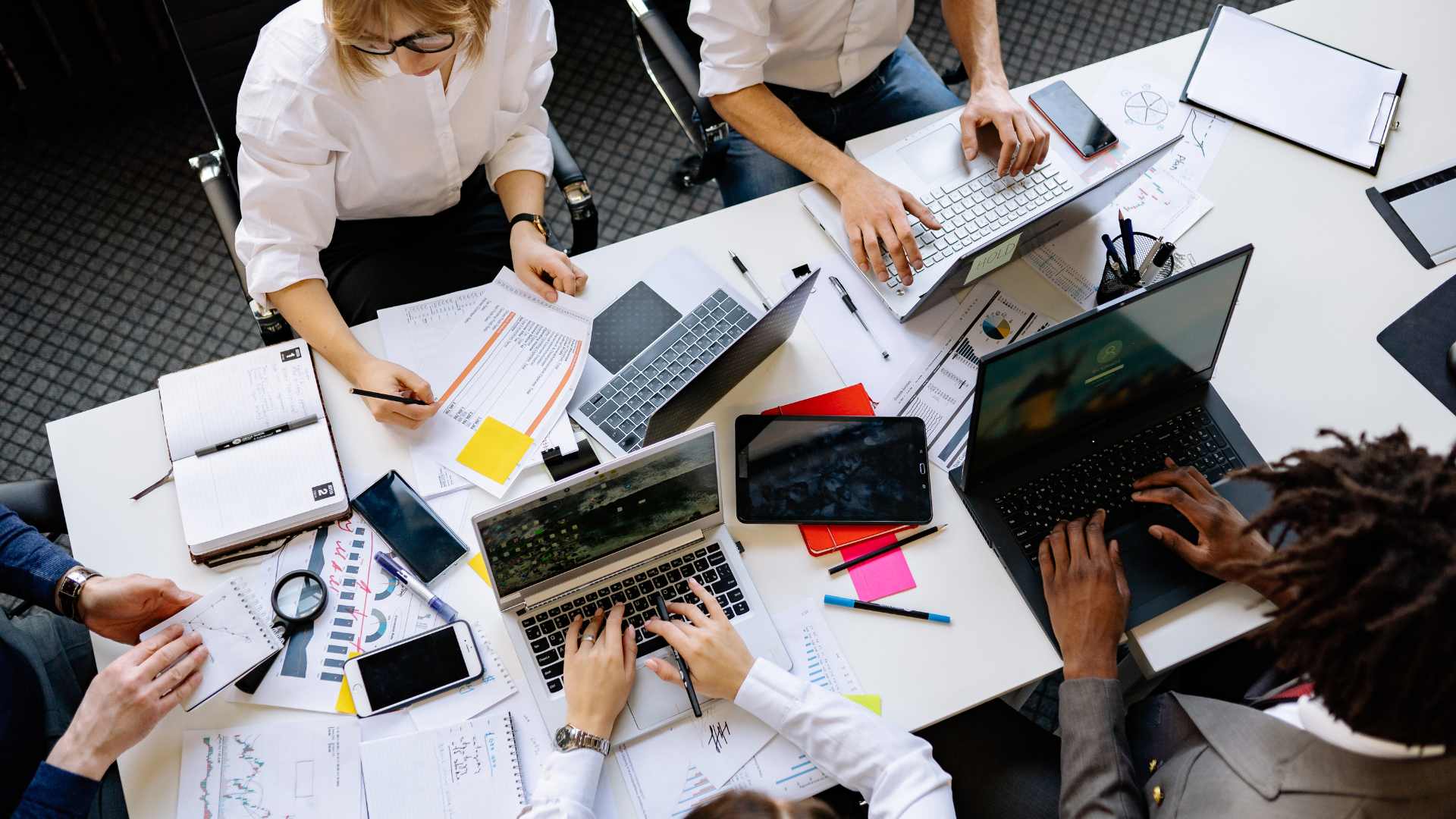 sales operations team structure featured image sales operations team structure featured image