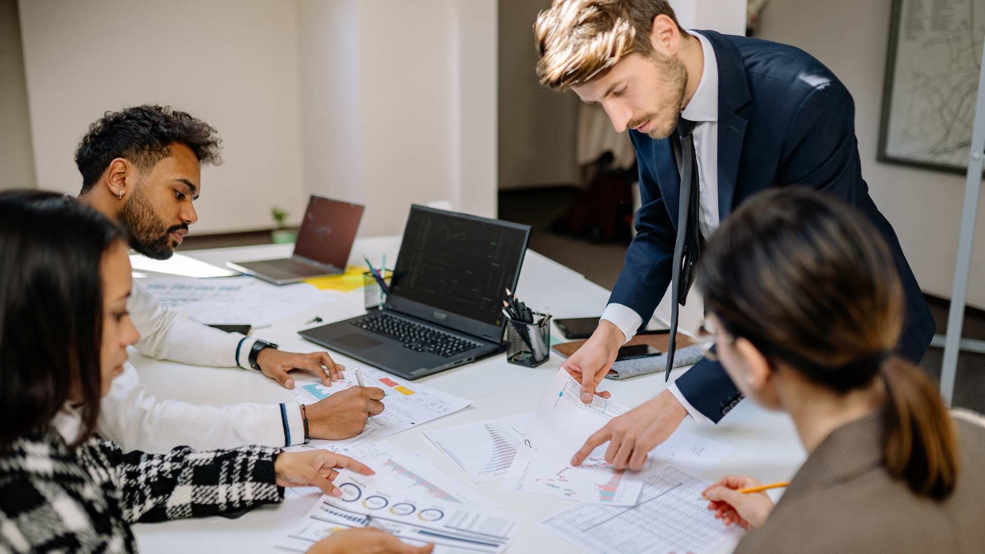 revenue operations manager featured image revenue operations manager featured image