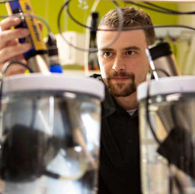 tech-support-guy-looking-at-sonde_1